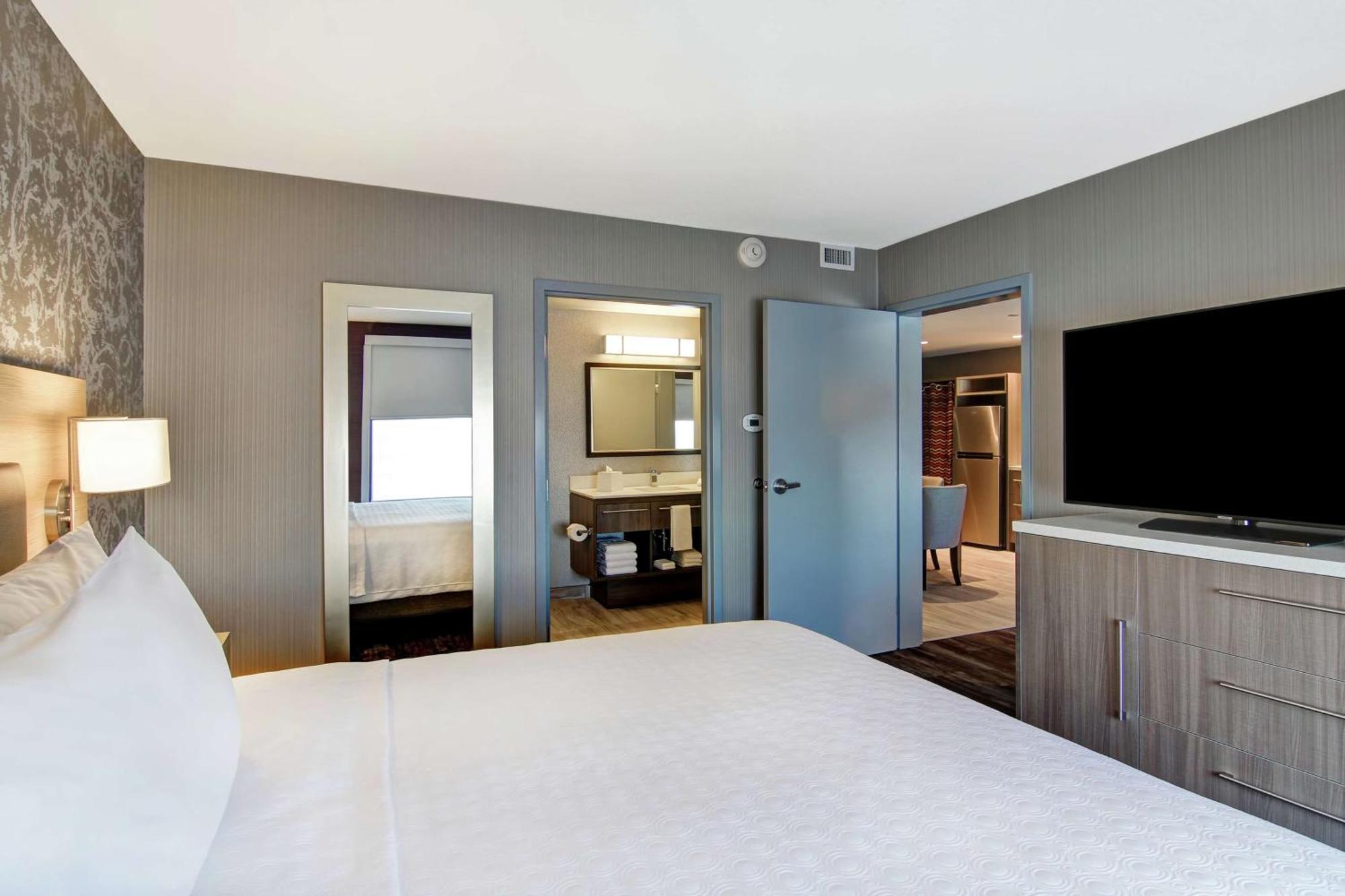 Home2 Suites By Hilton Edmonton South Bagian luar foto